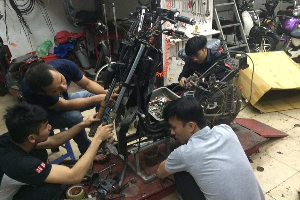 dạy nghề sửa chữa xe đạp điện